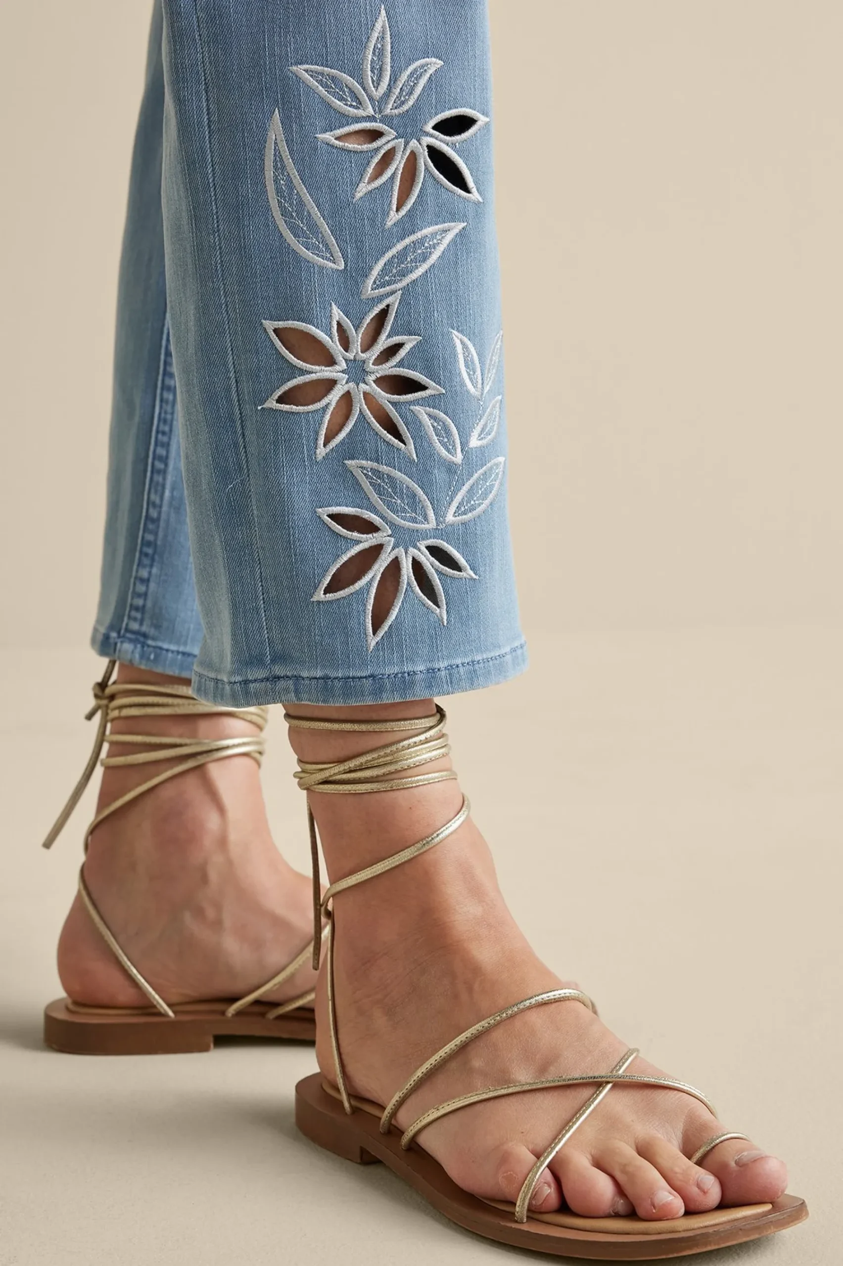 Soft Surroundings Gail Cropped Jeans> Feminine Flourish|Into The Blues